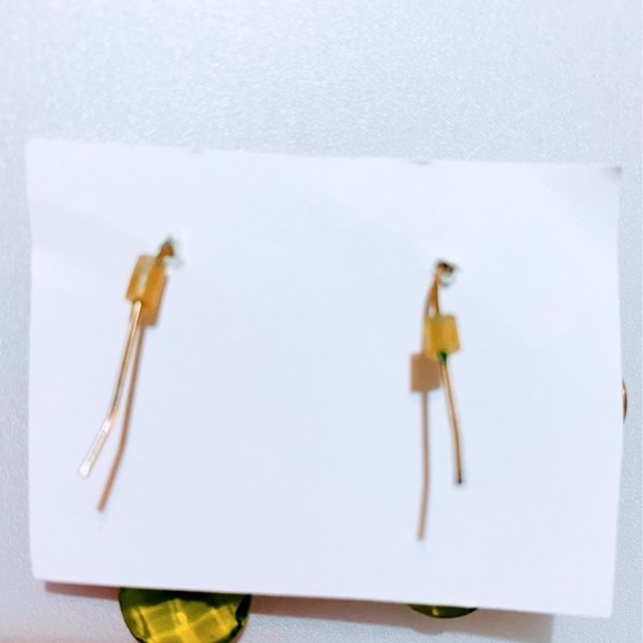 Green glass teardrop earrings - Picture 3 of 3